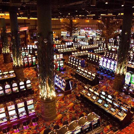 Bally'S Twin River Lincoln Casino & Hotel Exteriör bild