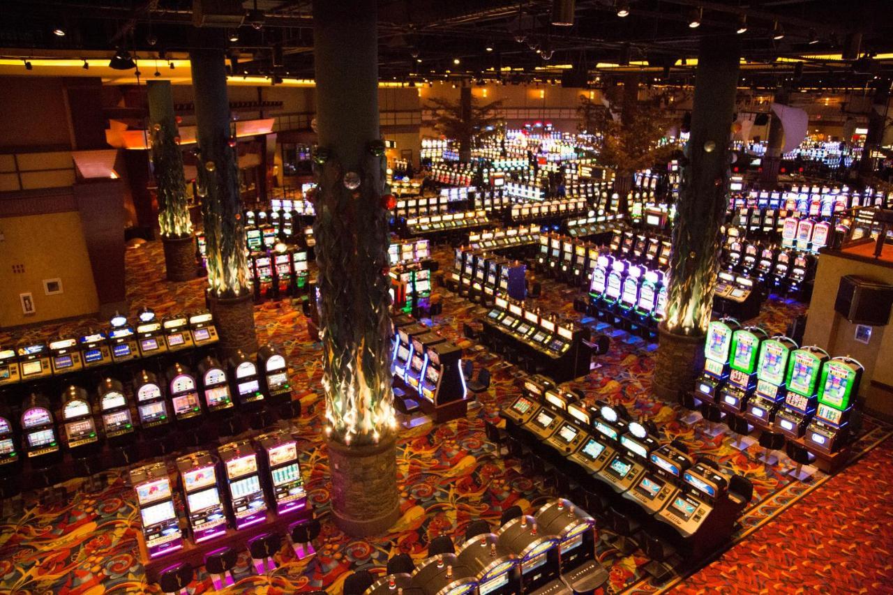 Bally'S Twin River Lincoln Casino & Hotel Exteriör bild